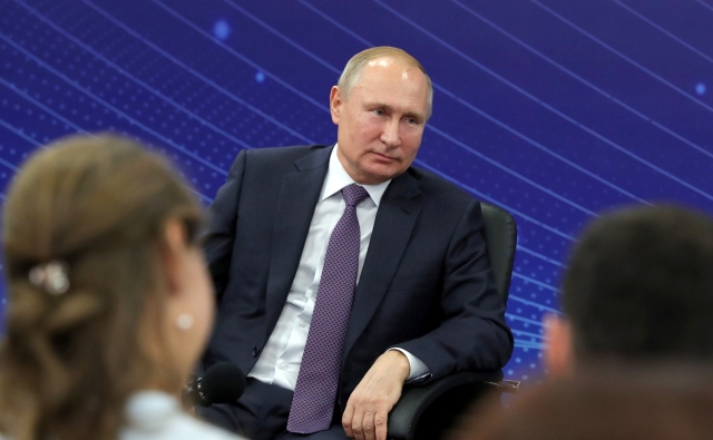 Владимир Путин на встрече с представителями общественности Калининградской области 