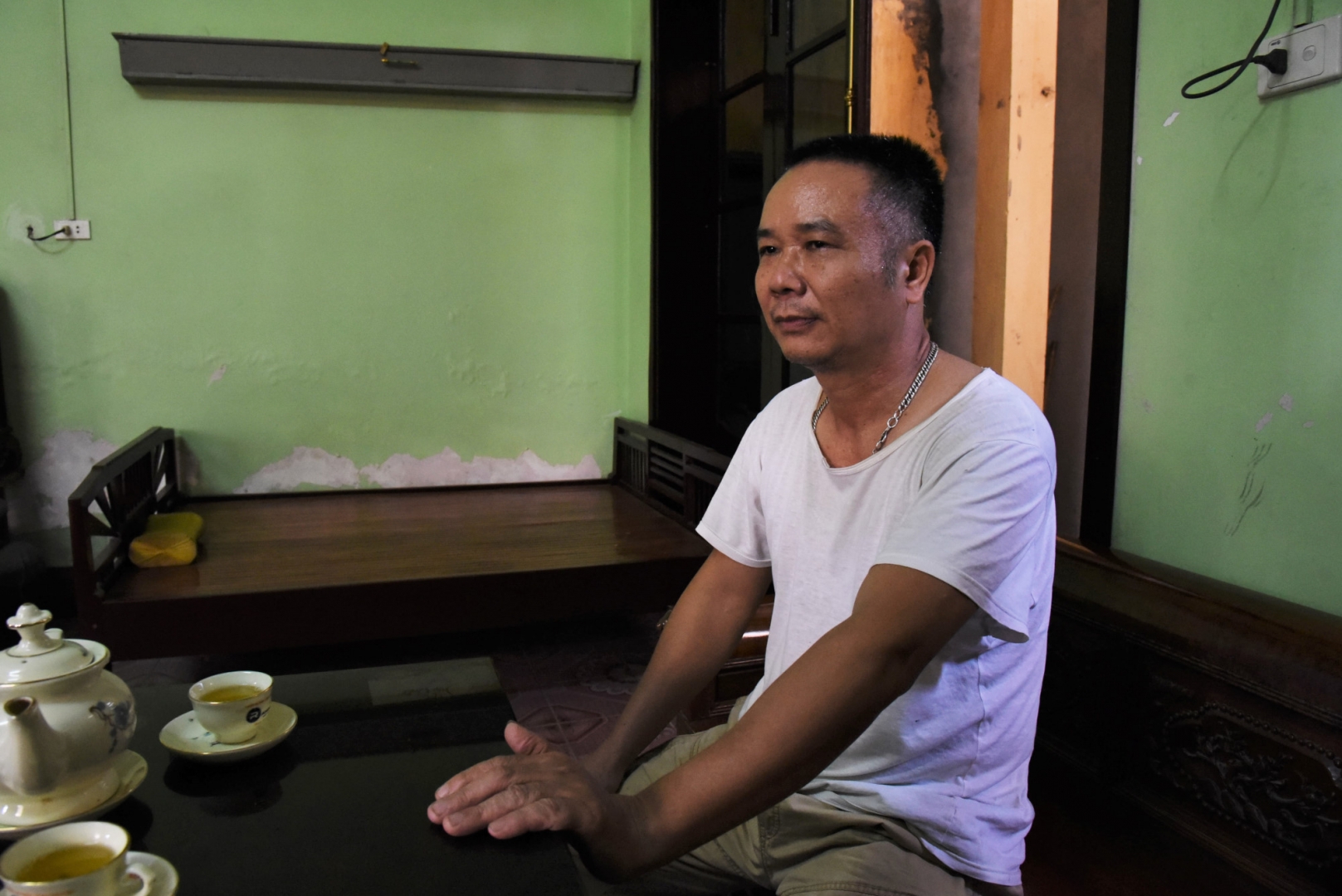 Nguyen Van Hai — владелец змеиной фермы в деревне Винь Сон. Навыки по разведению и уходу за ядовитыми змеями Van Hai перенял от своего отца