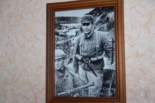 Фото Виктора Леонова в кабинете командира части морского спецназа
