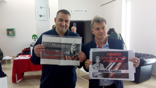 Гедрюс Грабаускас (слева) и лидер компартии Франции Фабьен Руссель на форуме европейских левых в Брюсселе. 9 нояря 2019 г