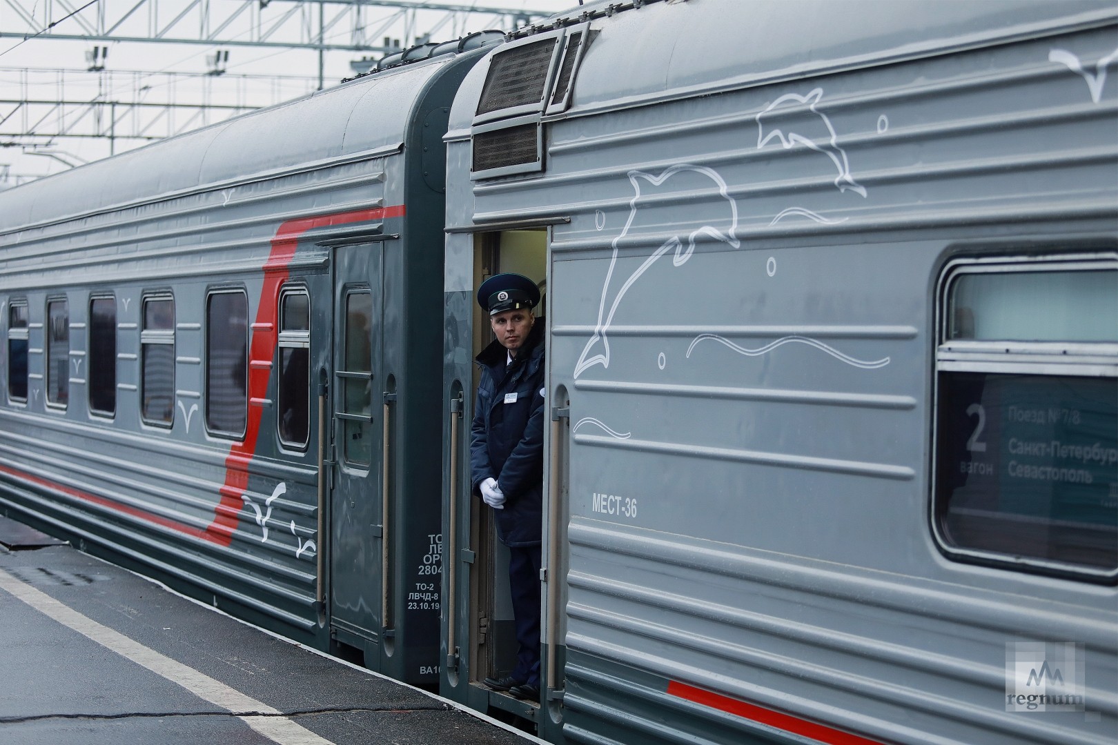 Первый поезд «Таврия» вернулся из Крыма в Петербург