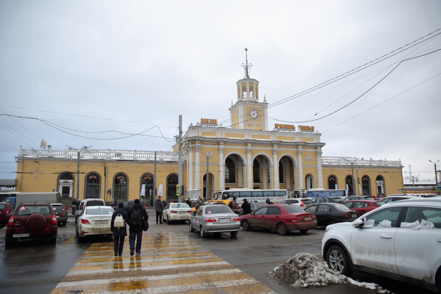 Поезд ярославль главный. Московский вокзал Ярославль. Ярославль Пригородный вокзал. Вокзал Ярославль главный и Московский вокзал и Ярославский вокзал. Вокзал Ярославль главный пути.