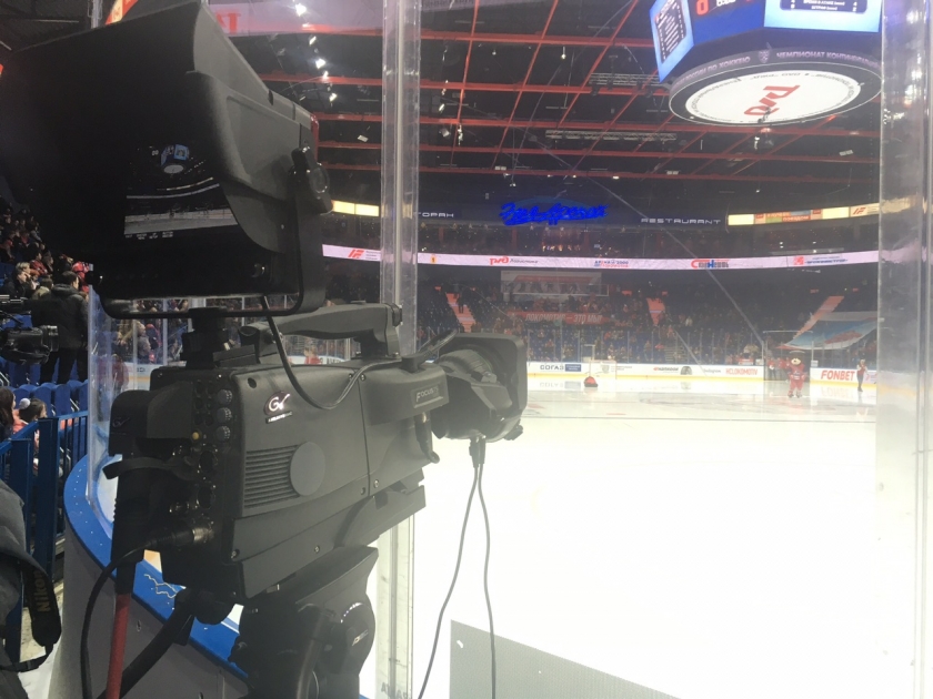 Хоккейный канал трансляция. Видеосъемка хоккейных матчей. Хоккей матч ТВ камера. Трансляция хоккея камера. Телекамера на хоккейном матче.