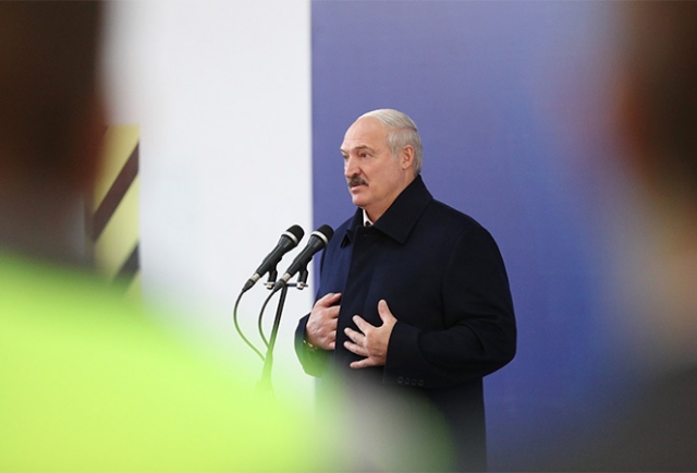 Александр Лукашенко во время встречи с коллективом Светлогорского ЦКК, 14 февраля 2020 года