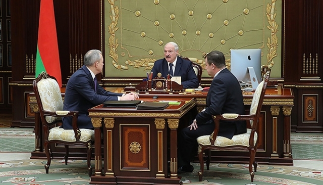 Александр Лукашенко провел встречу с главой Администрации президента Игорем Сергеенко и госсекретарем Совета безопасности Андреем Равковым 
