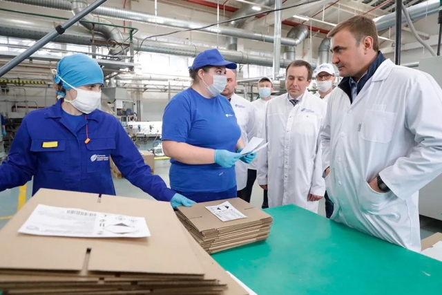 Производство дезинфекторов на предприятии «Аэрозоль Новомосковск» посетил губернатор Тульской области Алексей Дюмин