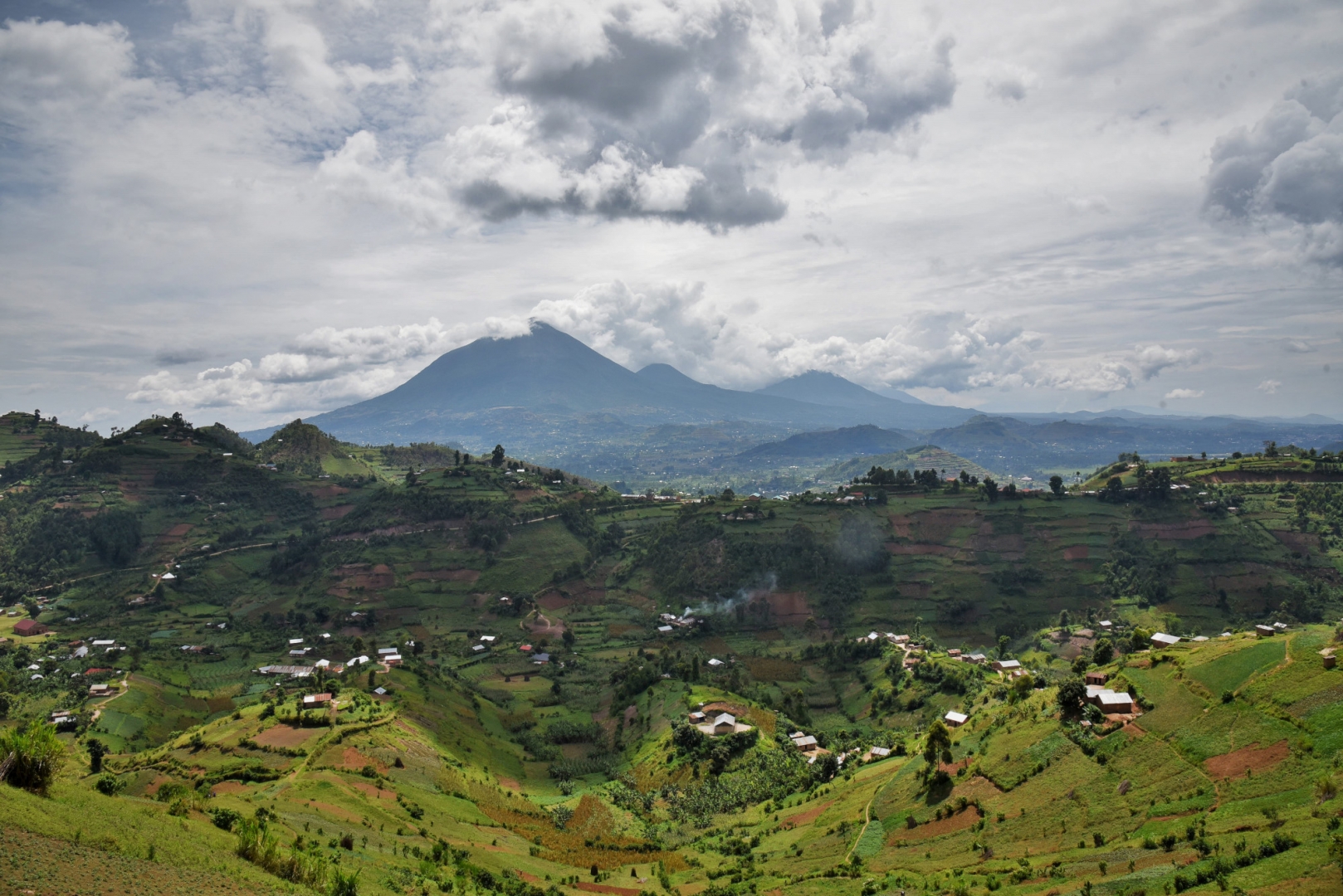 Один из вулканов горной цепи Вирунга. Руанда, Африка
