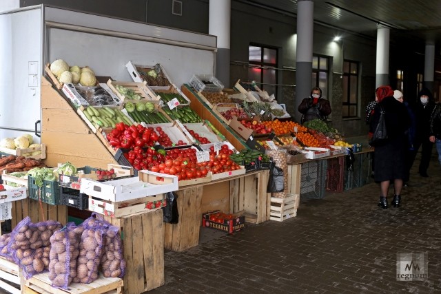 Уличная торговля продуктами во время режима самоизоляции 