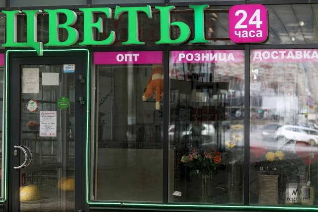 Закрытый магазин цветов во время режима самоизоляции 