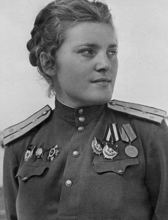Зоя Ивановна Парфёнова-Акимова — единственная женщина из Чувашии, удостоенная высокого звания Героя Советского Союза