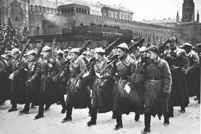 Парад на Красной площади 7 ноября 1941 года 