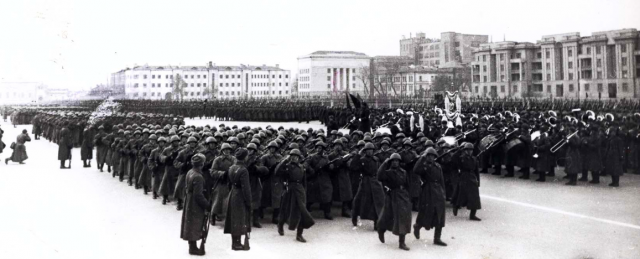 Военный парад в Куйбышеве в ноябре 1941 года