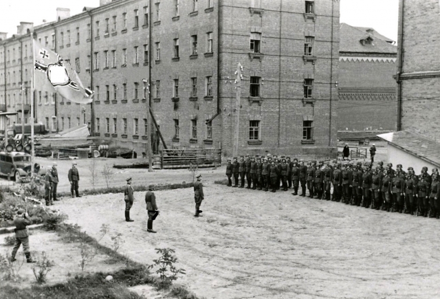Двор по ул. Тенишевой в Смоленске во время оккупации