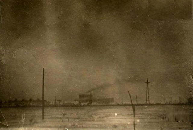 Алтайский тракторный завод вид со стороны барачного посёлка АТЗ.  Рубцовск. Алтайский край. 1944