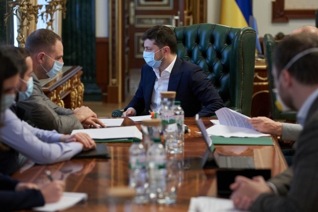 Совещание с представителями Кабинета Министров и главных государственных ведомств, ответственных за мероприятия по предотвращению распространения COVID-19