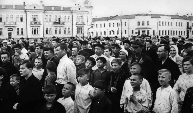 Митинг жителей Тамбова в связи с нападением фашистской Германии на Советский Союз. 22 июня 1941
