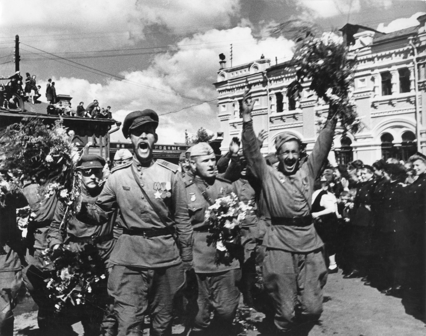 Встреча воинов-победителей на белорусском вокзале 1945