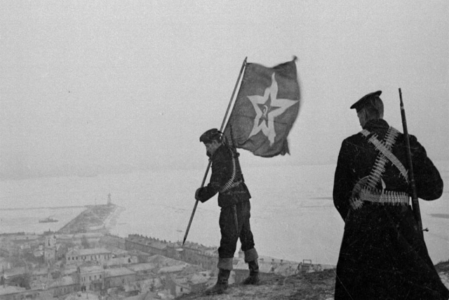 Корабельный гюйс на горе Митридат. Керчь. 1944