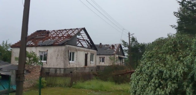  Несколько домов, в том числе многоквартирных, лишились крыш. 