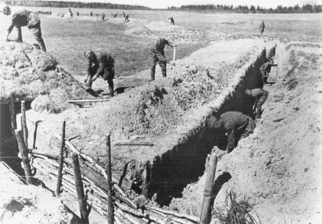 Строительство оборонительных сооружений на Курской дуге. 1943