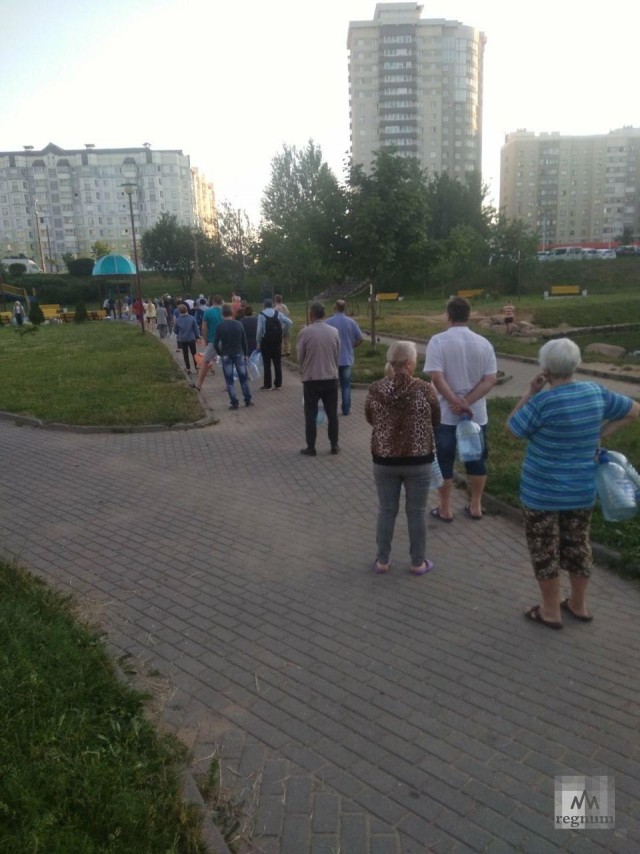 Очередь за водой в Минске