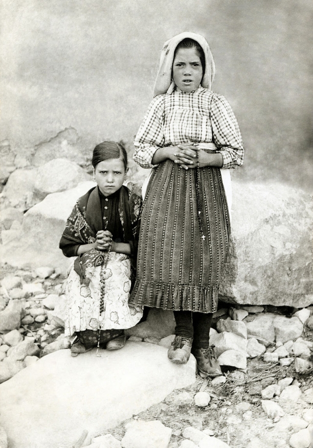 Люсия Сантуш и Жасинта Марту. 1917