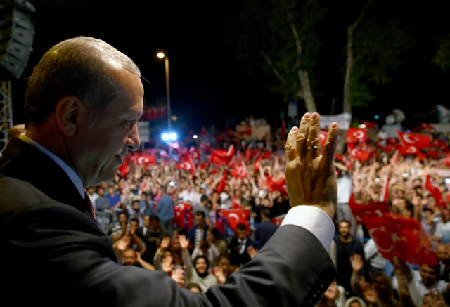 Реджеп Тайип Эрдоган на митинге своих сторонников. 19 июля 2016 