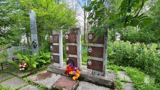 Мемориал экипажа Ми-6, 68-го архангельского авиаотряда, погибшего 26 августа 1974 года в горах Полярного Урала