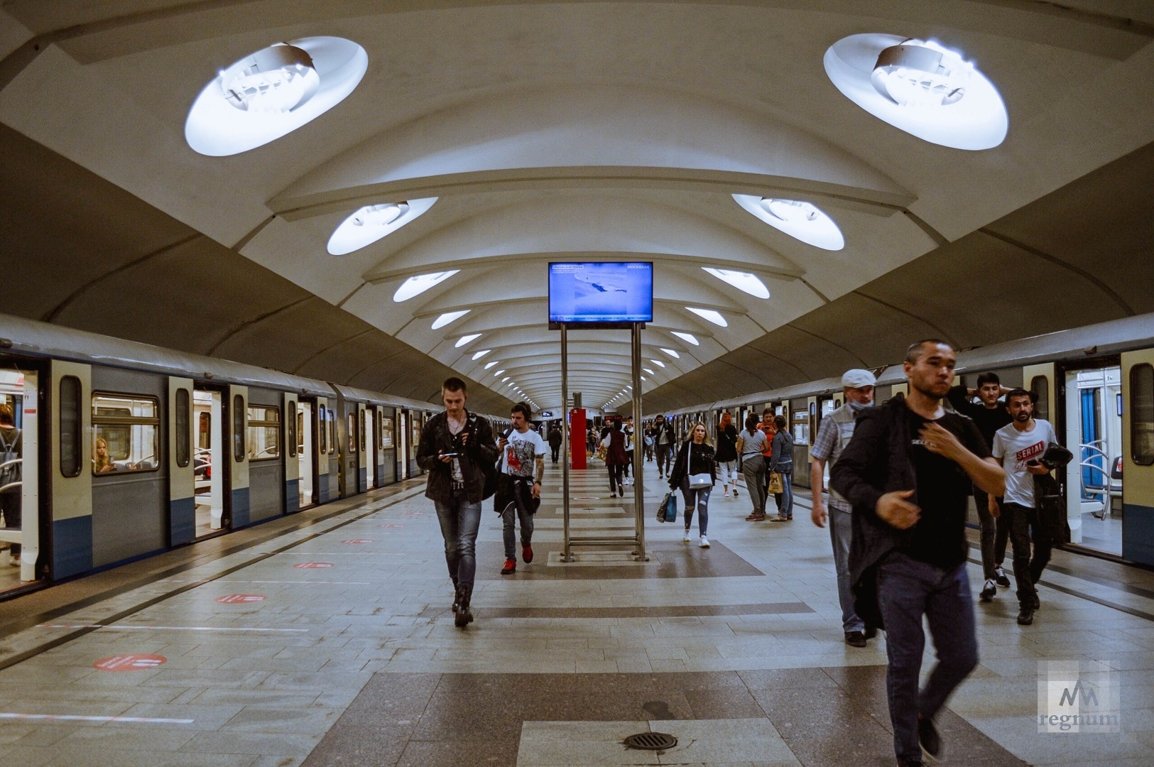 В какой из столиц раньше появилось метро. Метро лондона 1863 года. В какой из столиц раньше появилось метро. Маяковская станция метро москва. В какой из столиц раньше появилось метро.