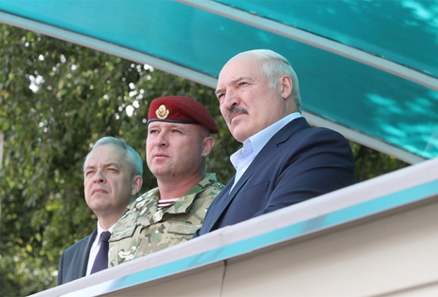 Александр Лукашенко во время посещения войсковой части 3214 внутренних войск МВД, 28 июля 2020 года