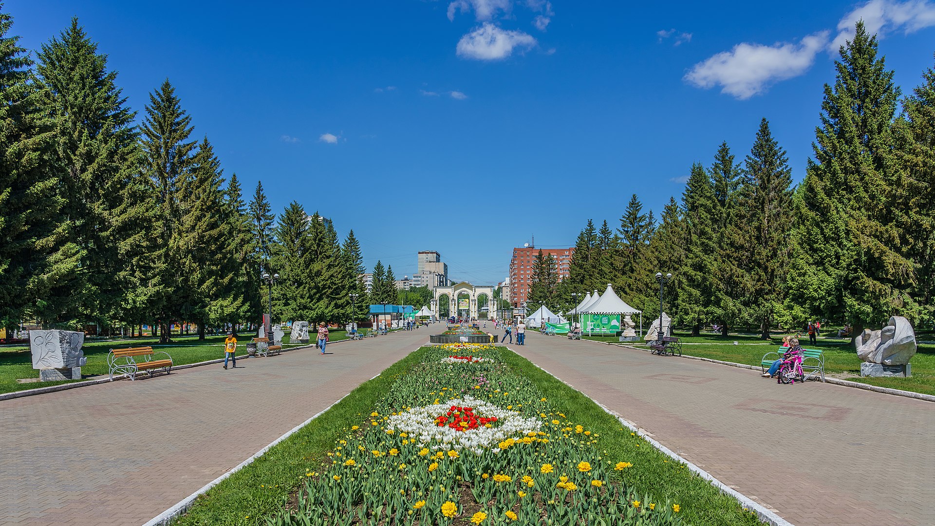 В центральном парке Екатеринбурга начали работать аттракционы