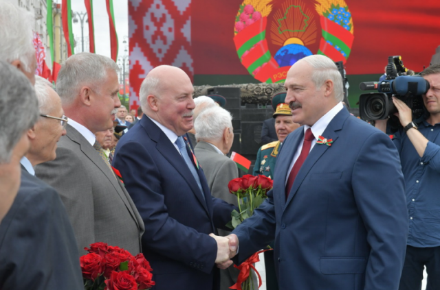 Александр Лукашенко и Дмитрий Мезенцев