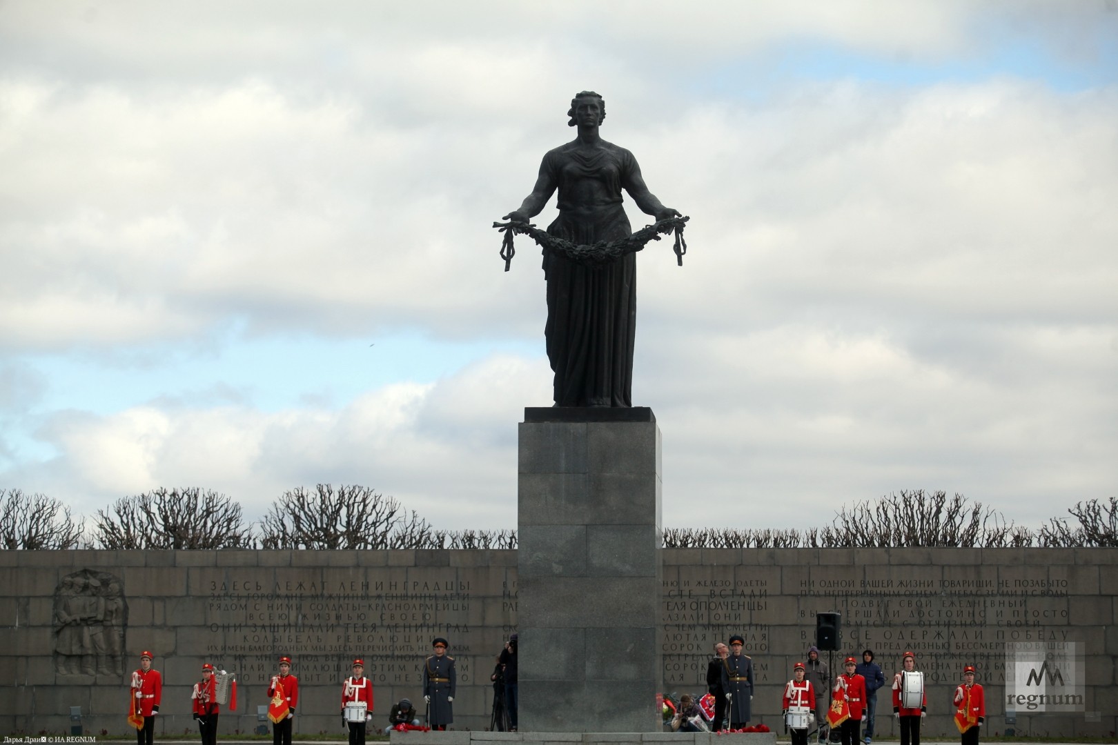 Пискаревское кладбище рисунок