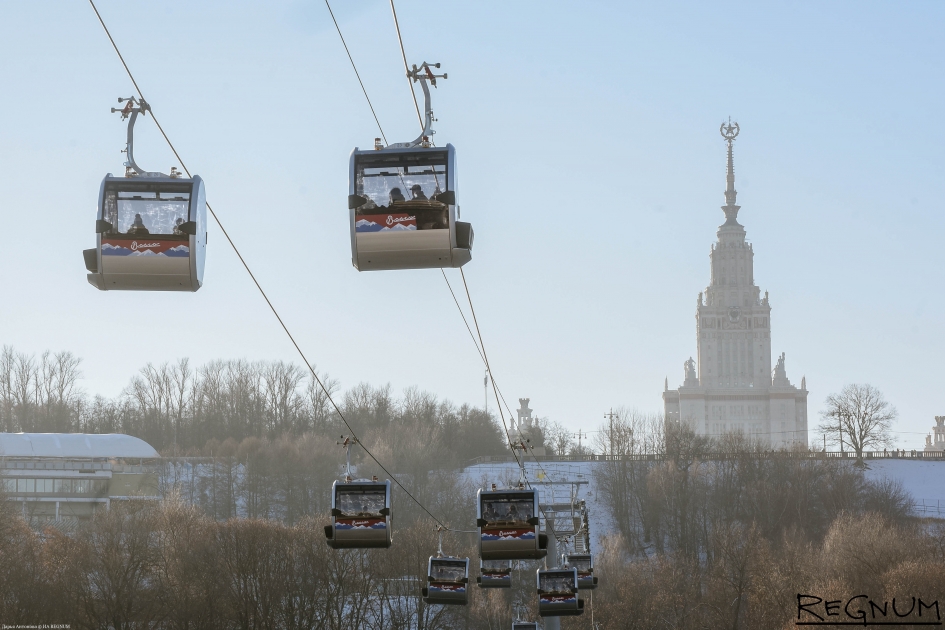 Канатка бул гагарина 1а фото В Москве пассажиры канатной дороги застряли над рекой