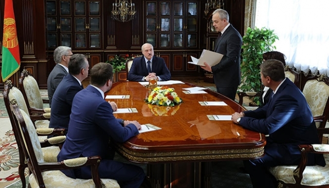 Александр Лукашенко при рассмотрении кадровых вопросов. 21 сентября 2020 
