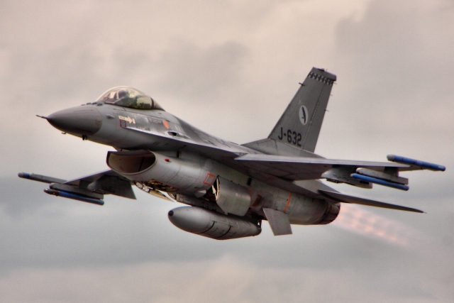 Истребитель F-16