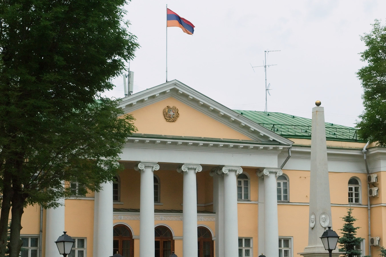 армянское посольство москва