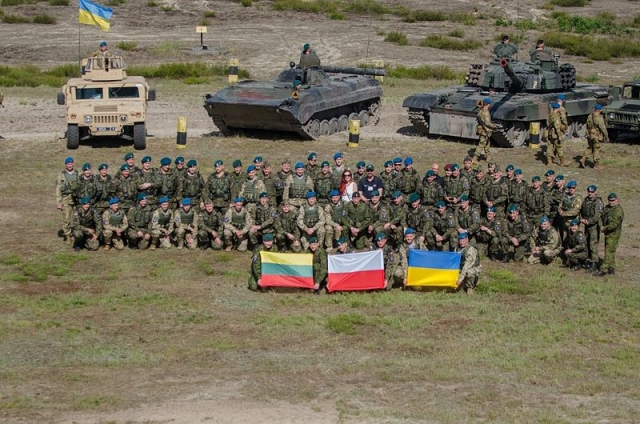Бойцы литовско-польско-украинской бригады на совместных учениях. Польша. 2016 