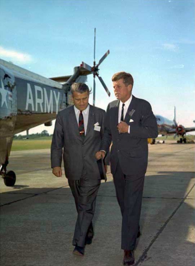 Фон Браун и президент США Джон Кеннеди. 19 мая 1963 года