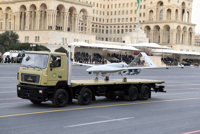 Состоящий на вооружении Азербайджана Bayraktar TB2 на Параде Победы в Баку 10 декабря 2020 года 