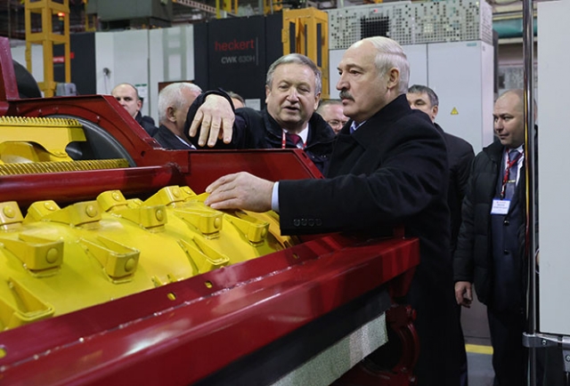 Александр Лукашенко во время посещения ОАО «Гомсельмаш», 20 ноября 2020 года