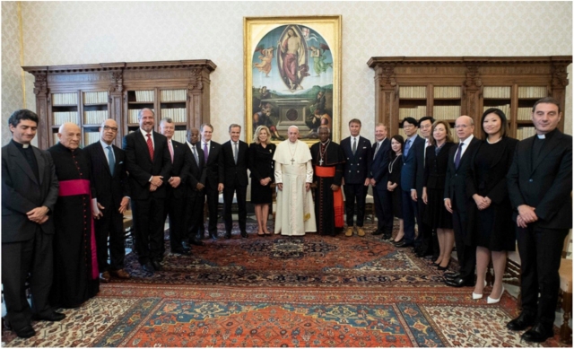 Папа Римский Франциск с членами Совета по инклюзивному капитализму