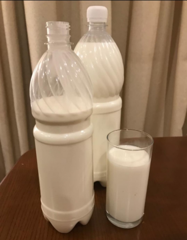 Маркировку бутилирования молока, как он считает, его фермерское хозяйство не потянет