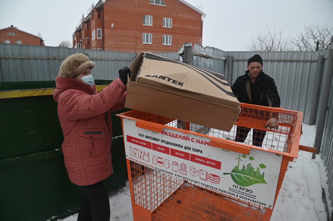 В калужский Воротынск завезли контейнеры для раздельного сбора мусора