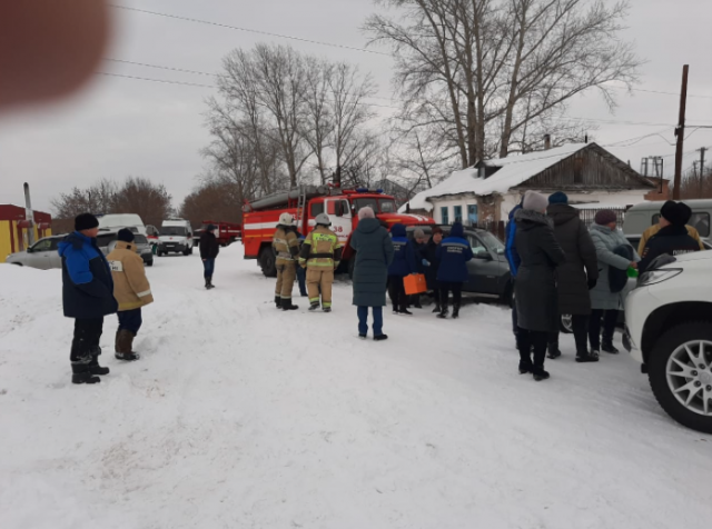 Место ЧП, в результате которого людей завалило снегом в селе Смазнево Заринского района Алтайского края. Для четверых происшествие закончилось смертью