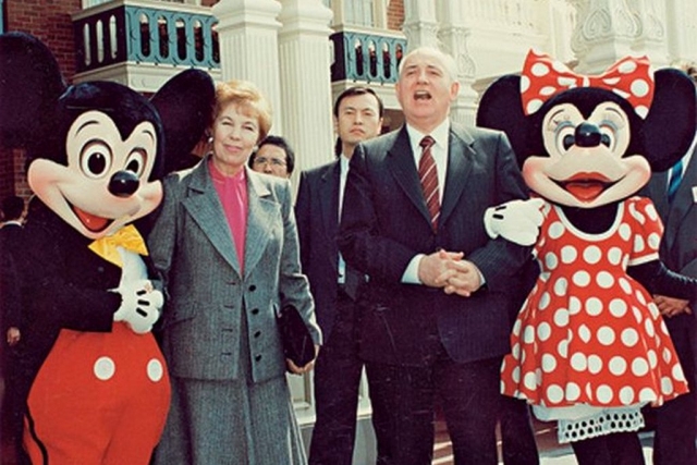 Танго трусикиіндегі жетілген әйелдердің жеке суреті