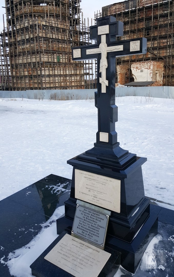 Памятник на месте ссылки семьи свергнутого Императора Всероссийского Иоанна VI
