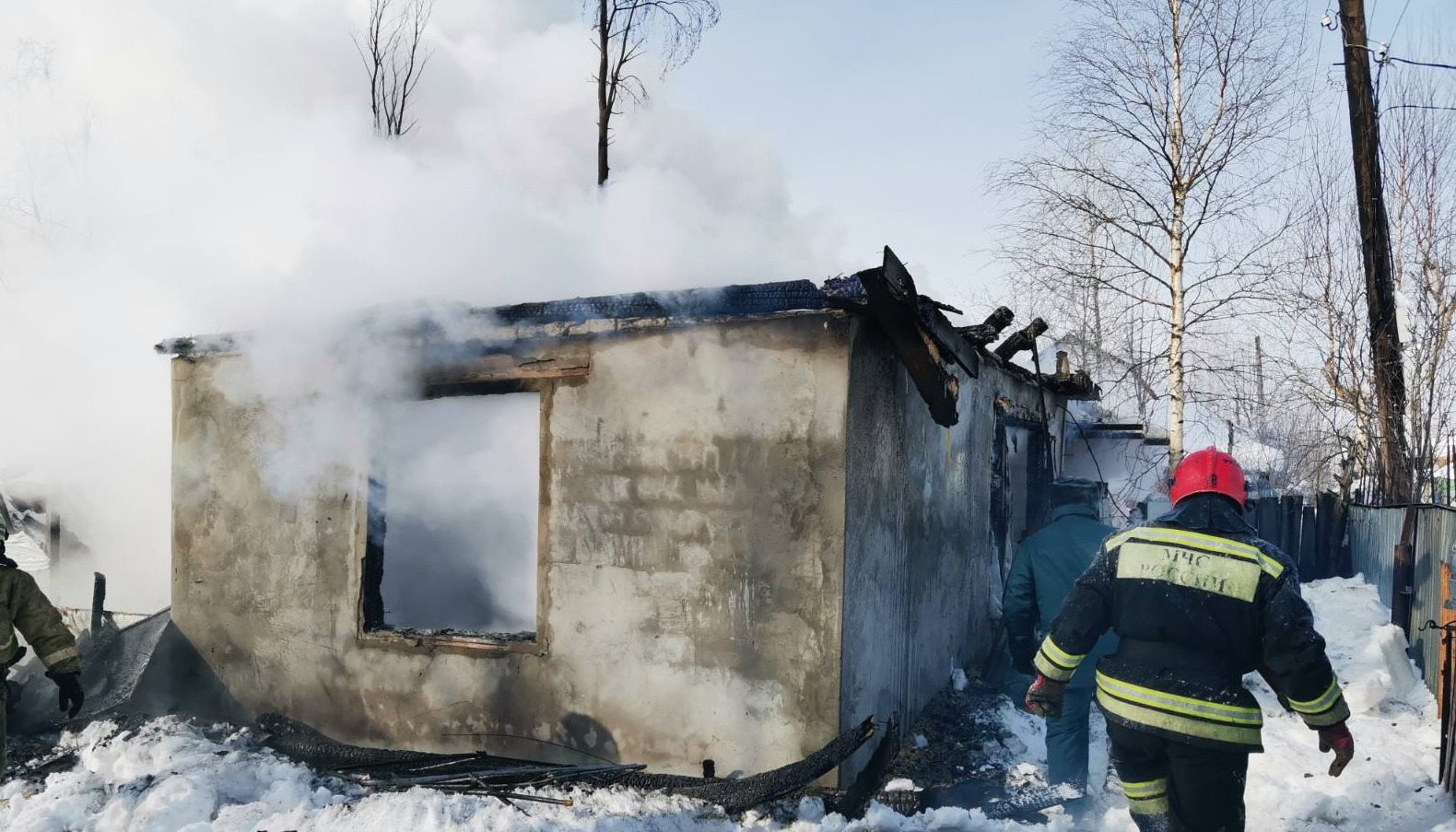 Sakhinfo в южно сахалинске сгорела крыша жилого дома