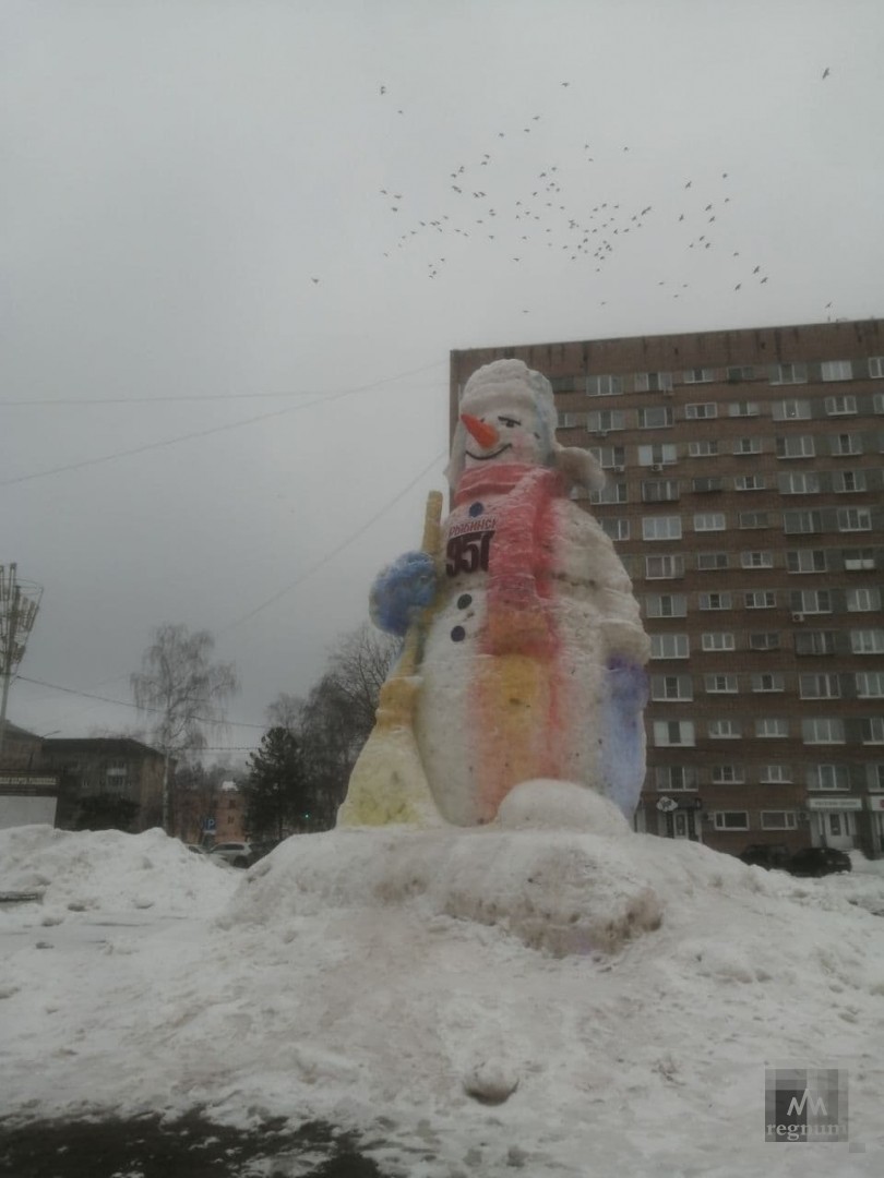 В Рыбинске заплакал снеговик-гигант