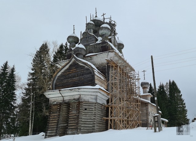 Огромная церковь Рождества Пресвятой Богородицы 1678 года — уникальна своими десятью главками